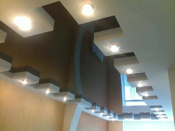 Възможност за поставяне на LED лампи върху рамката на опънатия таван