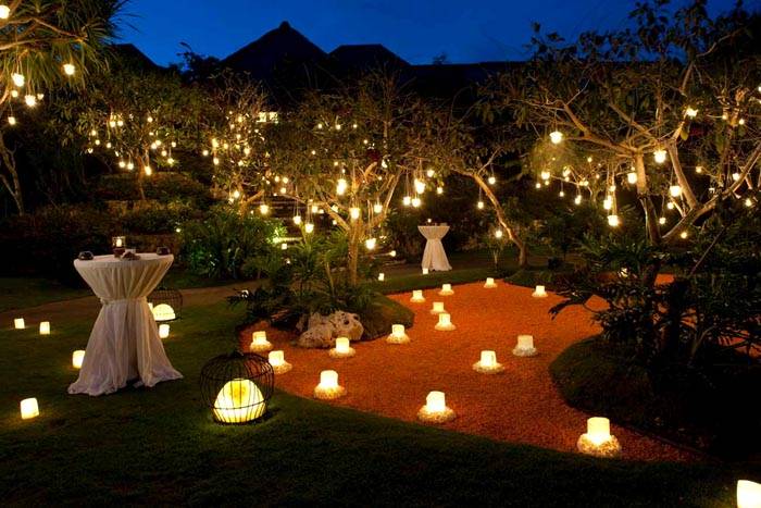 Украсяваме двора с лампи и фенери. Вечерта гостите ви ще бъдат изумени от невероятния пейзаж