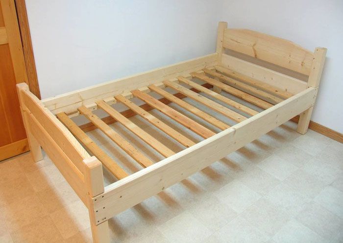 Дизайнът и размерът на дървено легло могат да бъдат напълно различни и се определят въз основа на нуждите на потребителя и способността му да работи с ръчни инструменти и дървообработващо оборудване